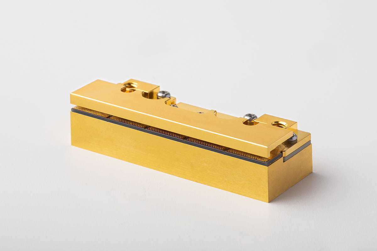 Macro-channel Water Cooled Horizontal Array Diode Laser (CW)：HA16